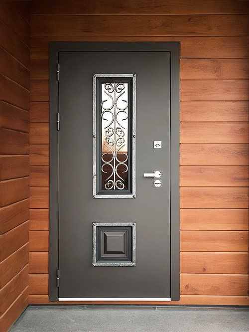 Дверь с ковкой и стеклом Дверь с ковкой и стеклом