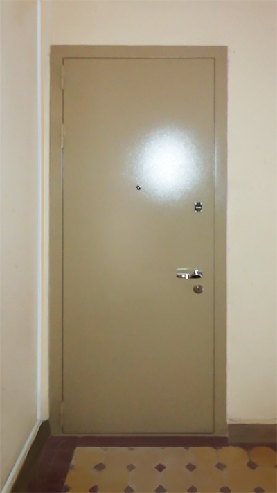 Фото с установок квартирных дверей – смотрите примеры наших работ в июле